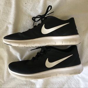 Black Nike Tennis Shoes